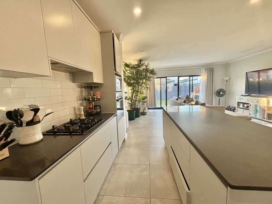 4 Bedroom Property for Sale in Sandown Western Cape